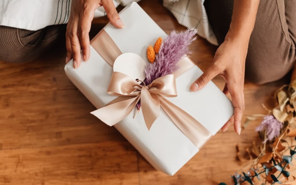 Pinterest-Gift-1-White-1024x640 Luxe for Less: 7 High-End DIY Christmas Gifts Under $5